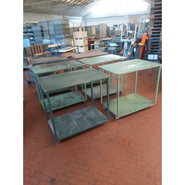 Carrelli a due ripiani...