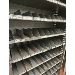 SCAFFALI METALLICI PORTA MINUTERIA  Modello A