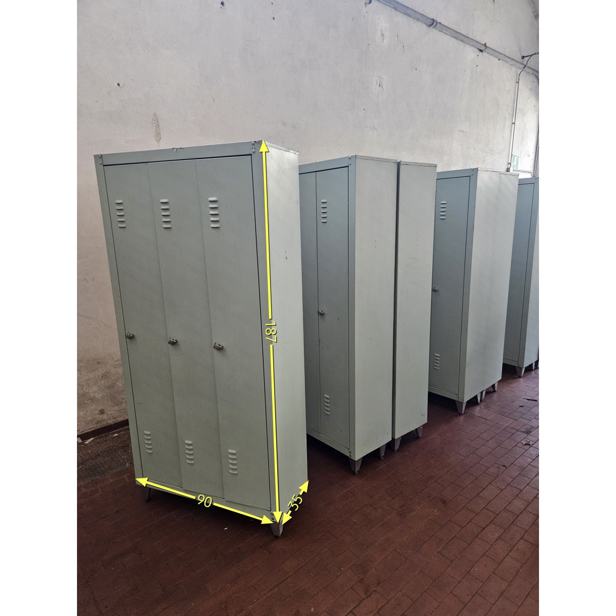 ARMADIETTI SPOGLIATOIO  3 ANTINE