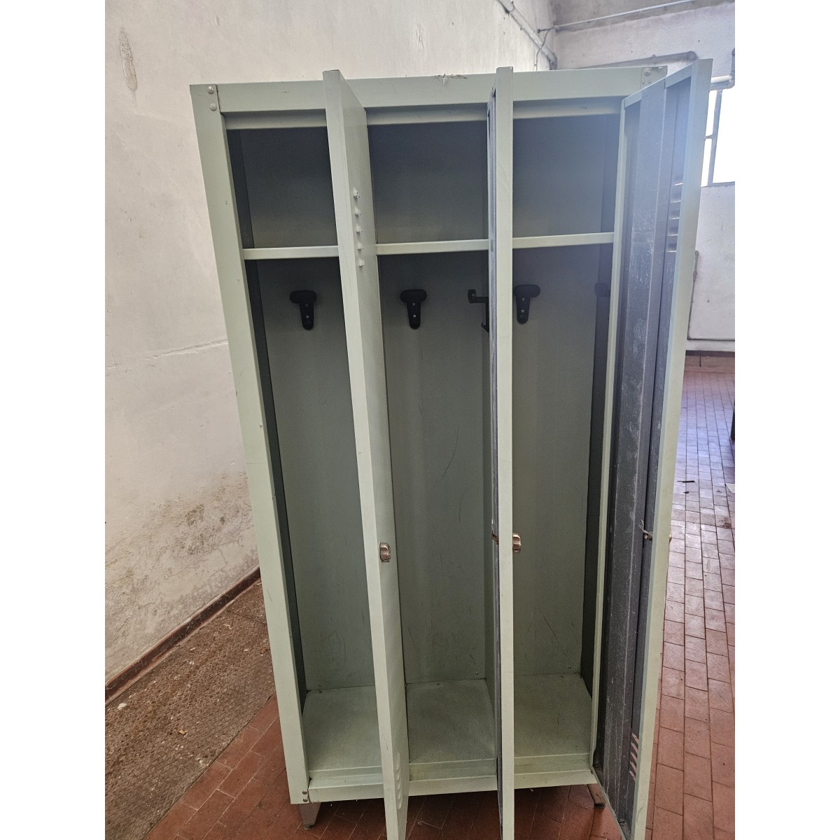 ARMADIETTI SPOGLIATOIO  3 ANTINE