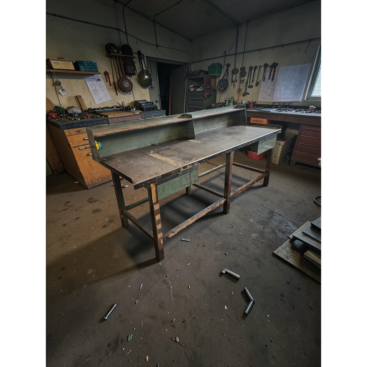 TAVOLO IDA LAVORO N FERRO PESANTE CON MENSOLA