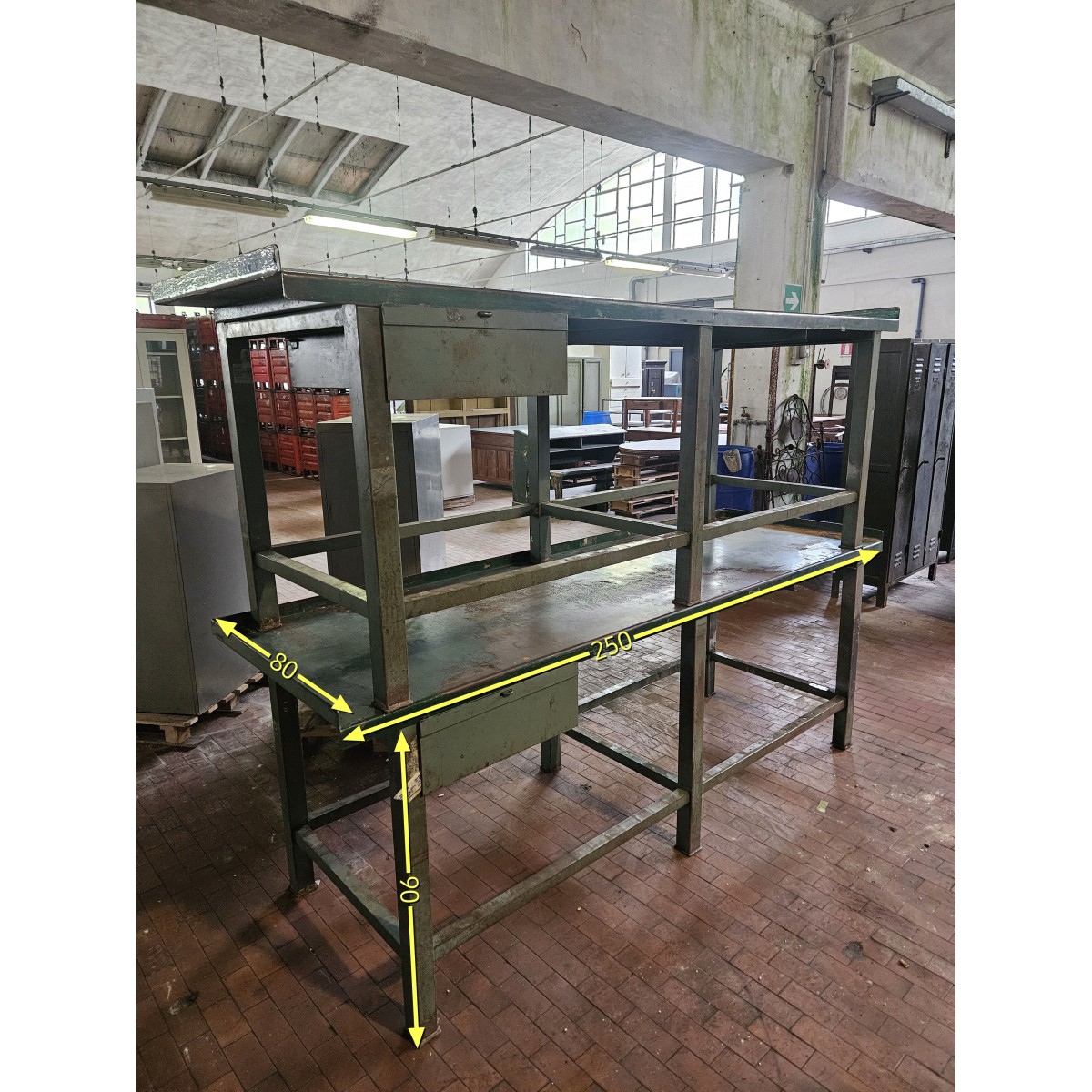 TAVOLO  DA LAVORO IN FERRO PESANTE  CON CASSETTO